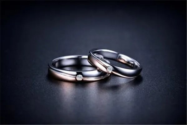 什么牌子的情侣戒指好?求推荐