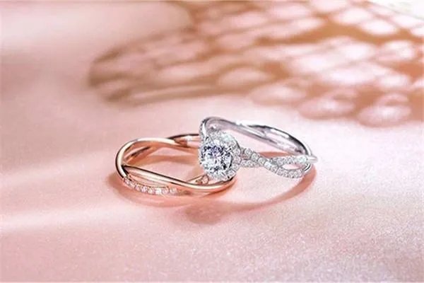 什么牌子的情侣戒指好?求推荐